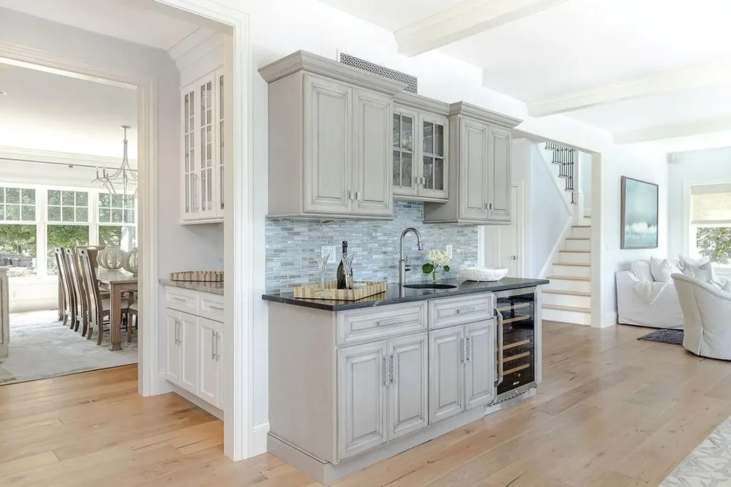 1040 Buttonwoods Avenue Warwick RI 02886