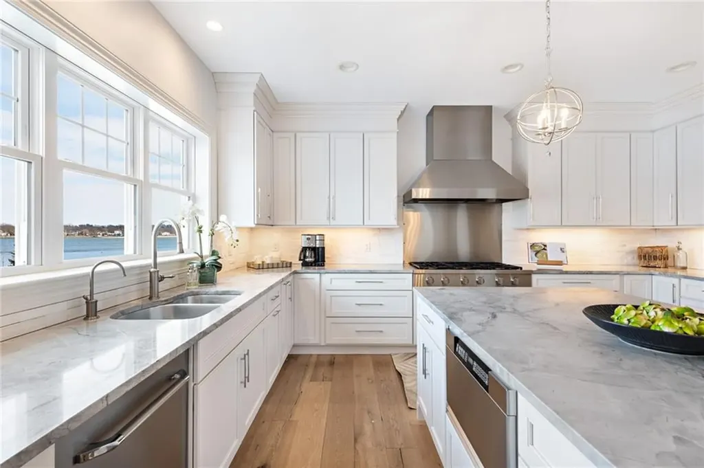 1040 Buttonwoods Avenue Warwick RI 02886