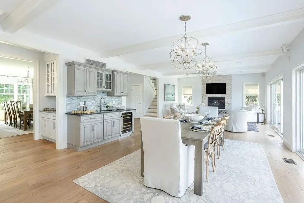 1040 Buttonwoods Avenue Warwick RI 02886