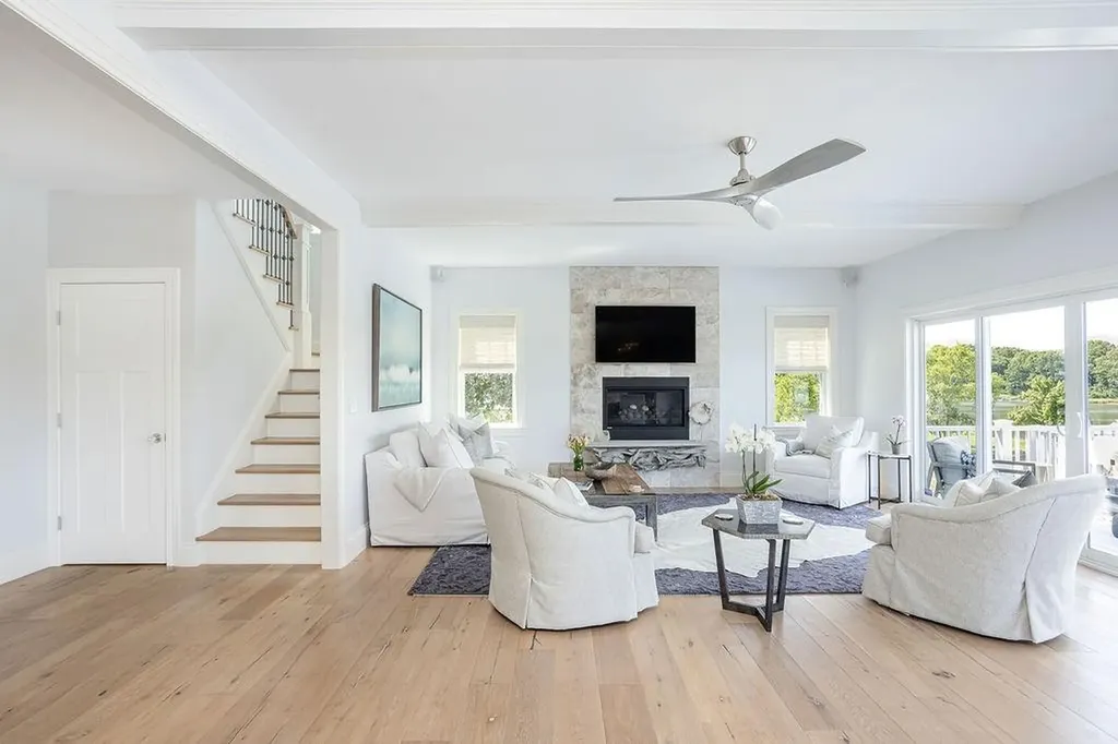 1040 Buttonwoods Avenue Warwick RI 02886