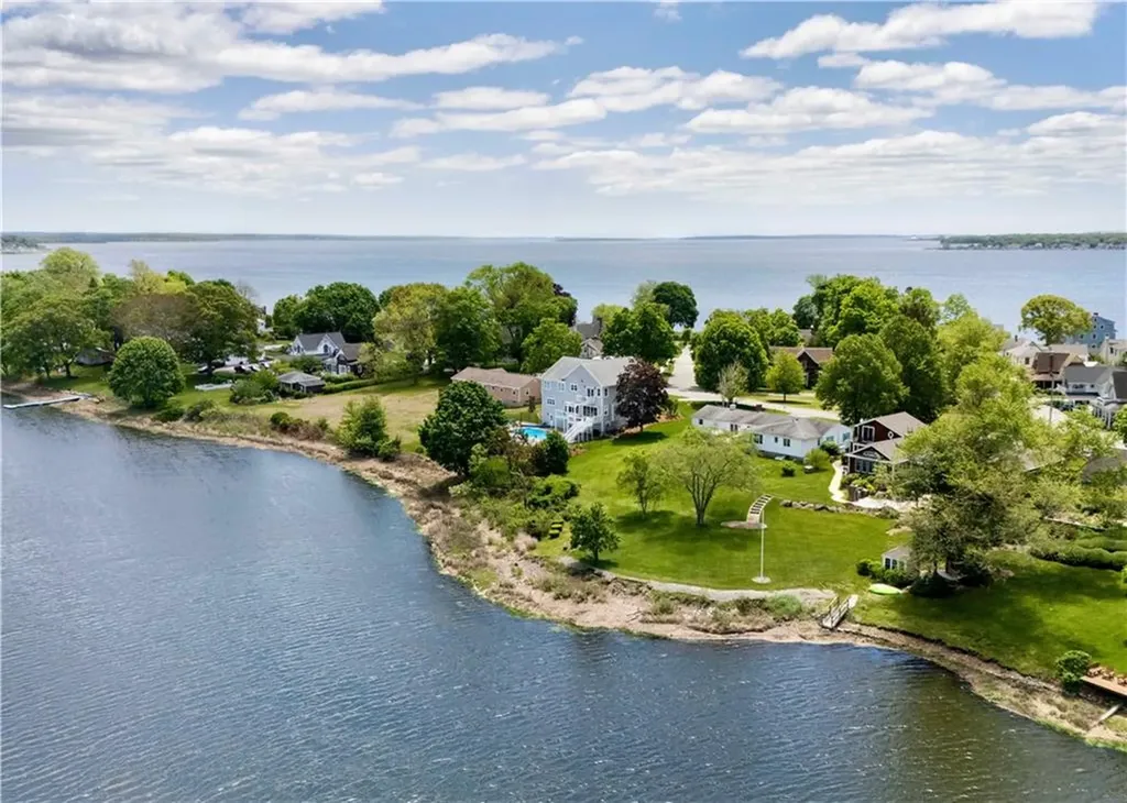 1040 Buttonwoods Avenue Warwick RI 02886