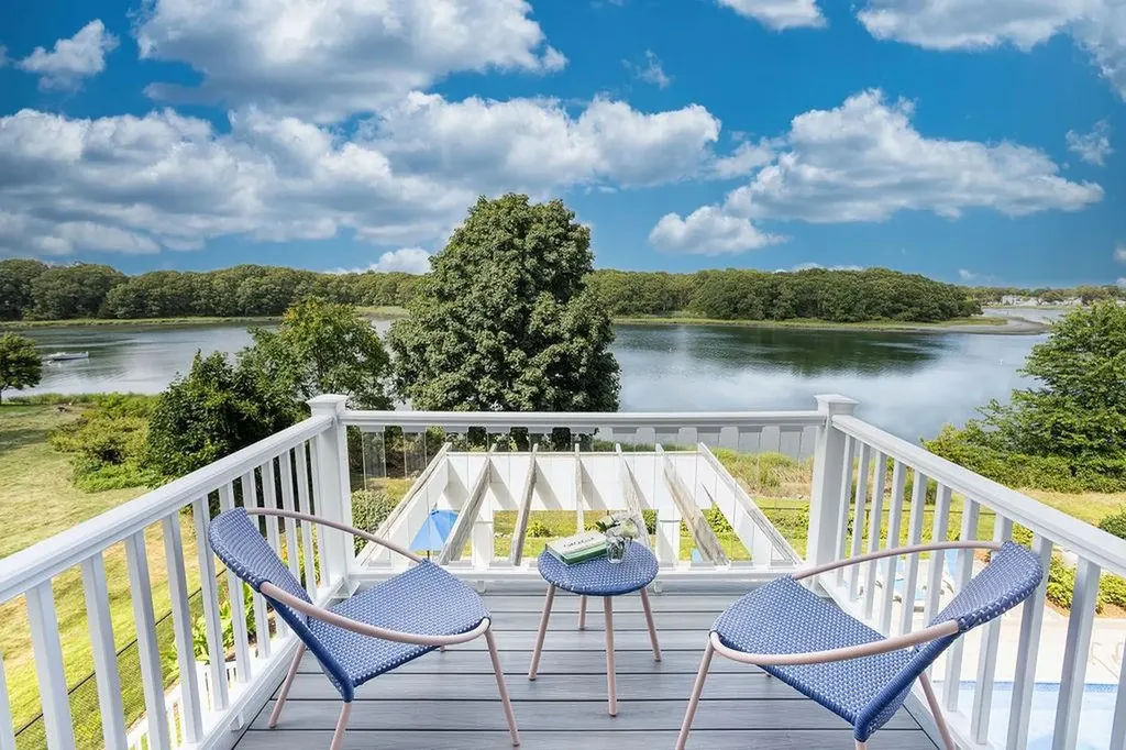 1040 Buttonwoods Avenue Warwick RI 02886