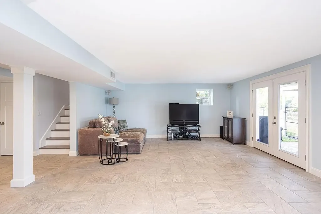 1040 Buttonwoods Avenue Warwick RI 02886