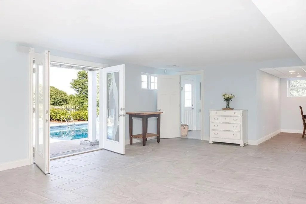 1040 Buttonwoods Avenue Warwick RI 02886