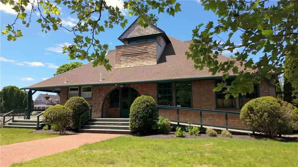 1040 Buttonwoods Avenue Warwick RI 02886