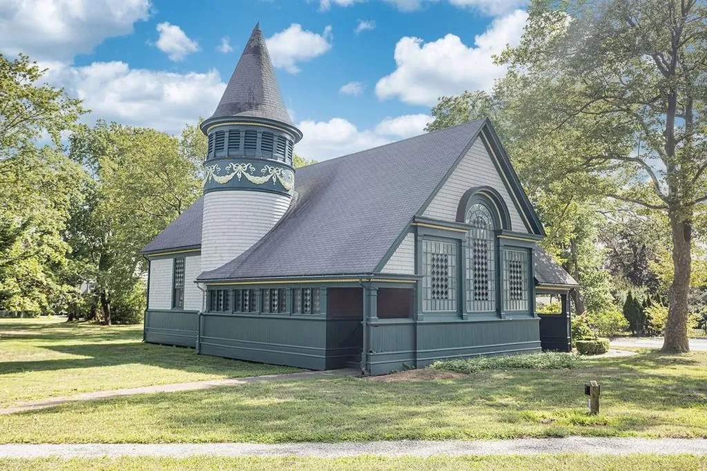 1040 Buttonwoods Avenue Warwick RI 02886