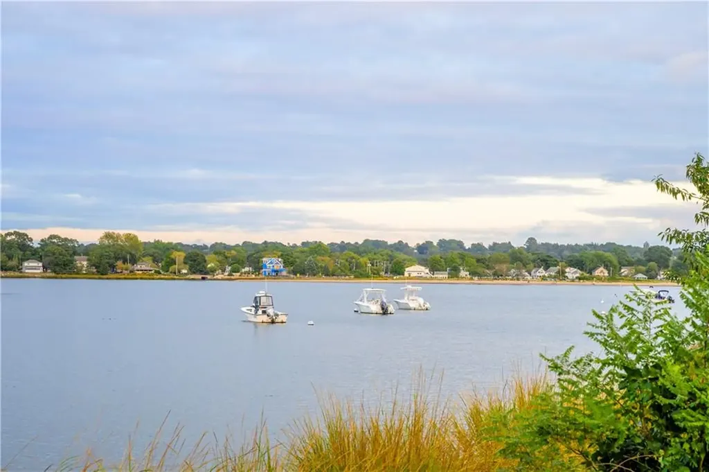 1040 Buttonwoods Avenue Warwick RI 02886
