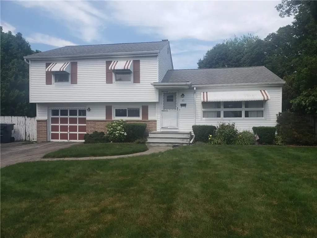 35 Village Circle Warwick RI 02888