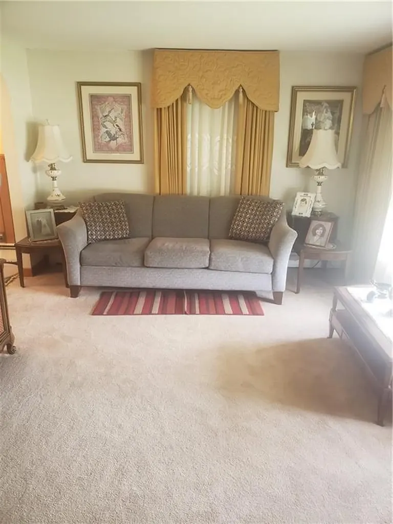 35 Village Circle Warwick RI 02888
