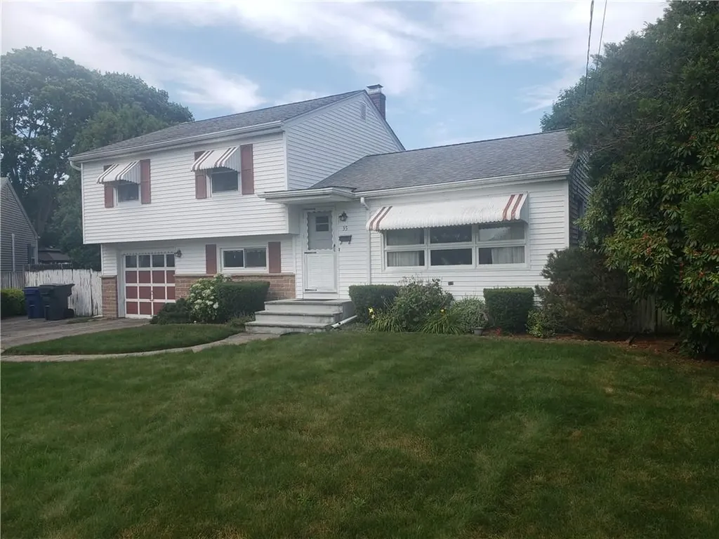 35 Village Circle Warwick RI 02888