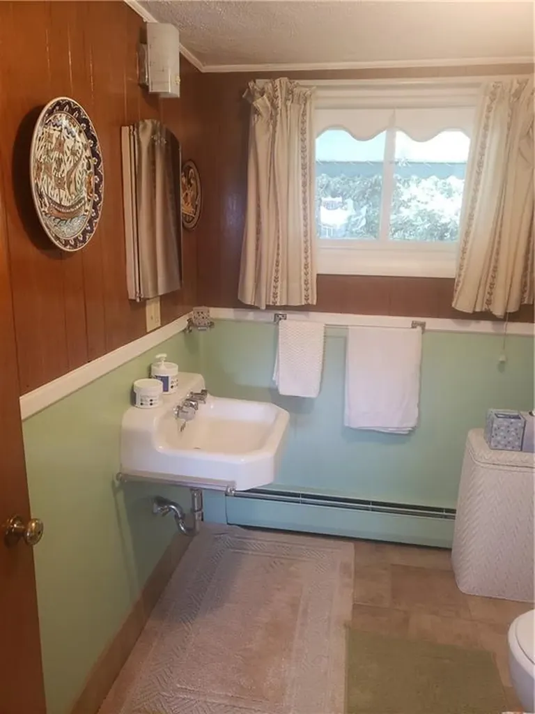 35 Village Circle Warwick RI 02888