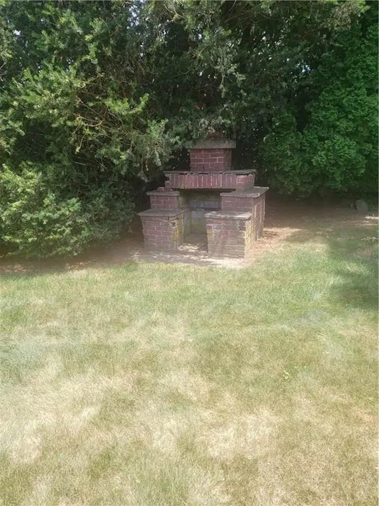 35 Village Circle Warwick RI 02888