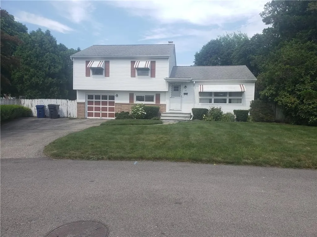 35 Village Circle Warwick RI 02888