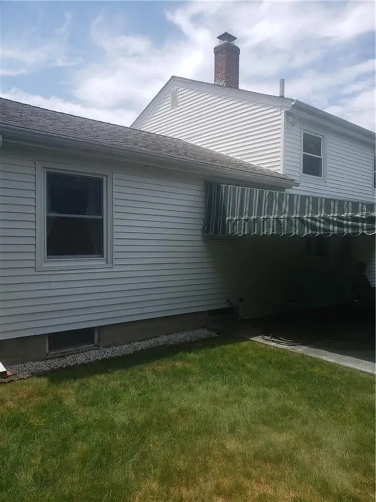 35 Village Circle Warwick RI 02888