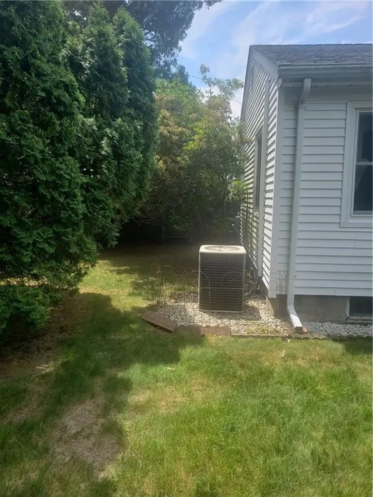 35 Village Circle Warwick RI 02888