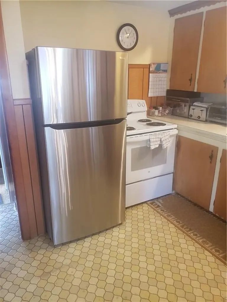 35 Village Circle Warwick RI 02888