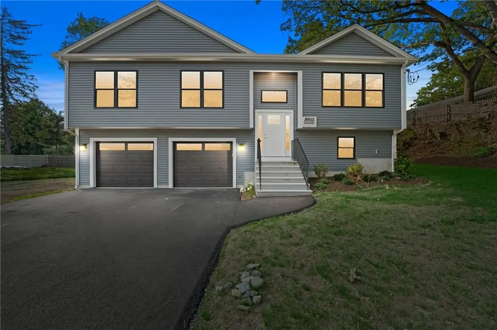10 Sherwood Avenue North Providence RI 02911