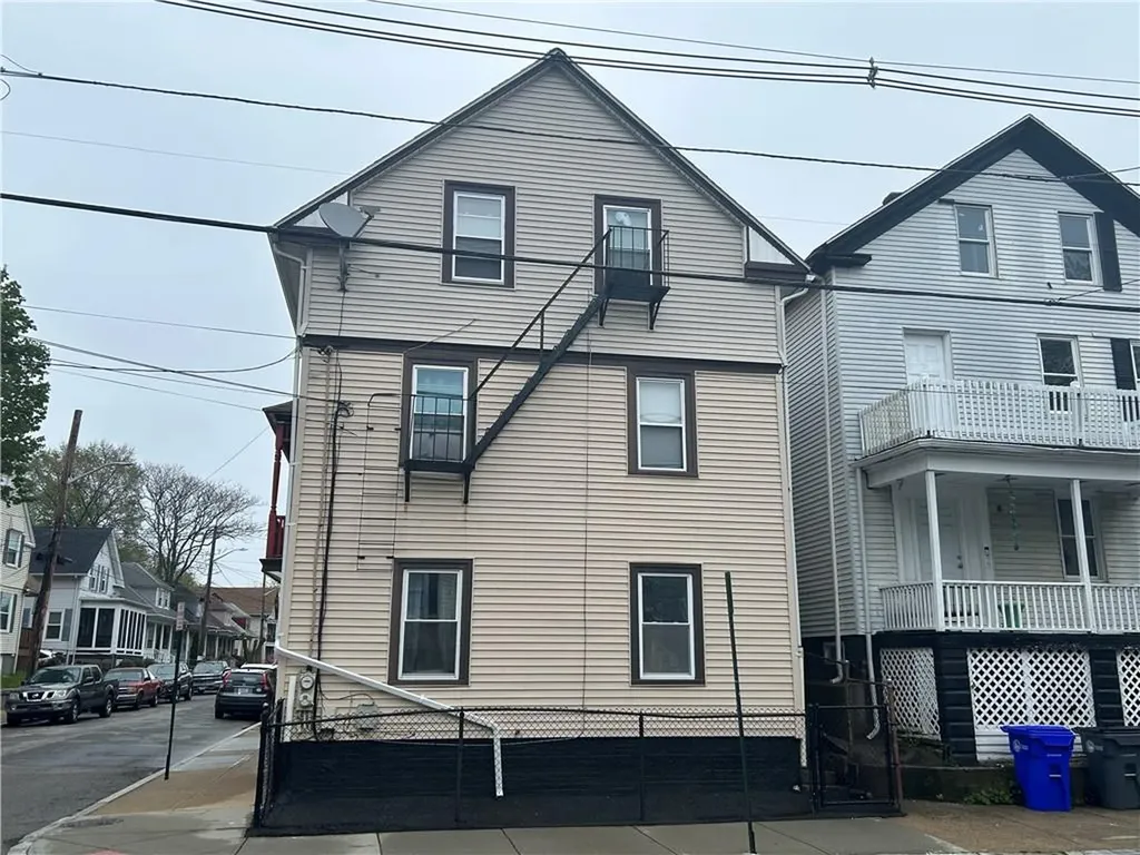 176 178 Briggs Street Providence RI 02905