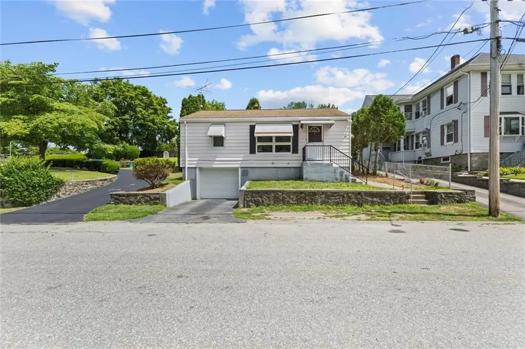 26 Kenwood Street Woonsocket RI 02895