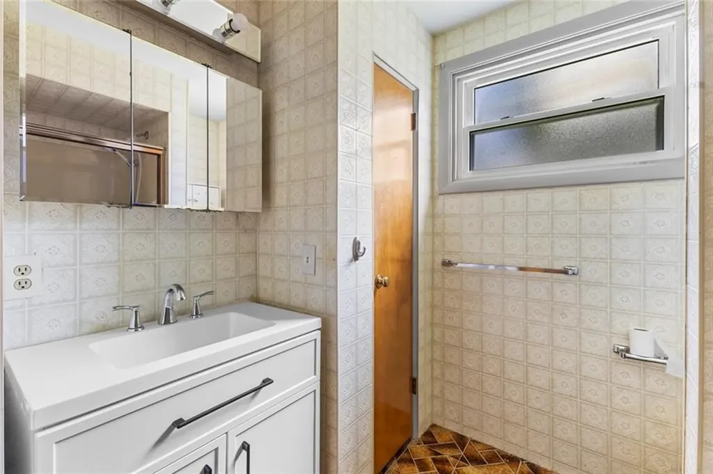 26 Kenwood Street Woonsocket RI 02895