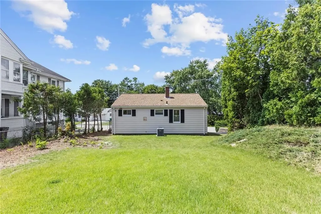 26 Kenwood Street Woonsocket RI 02895