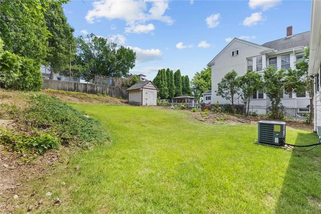 26 Kenwood Street Woonsocket RI 02895