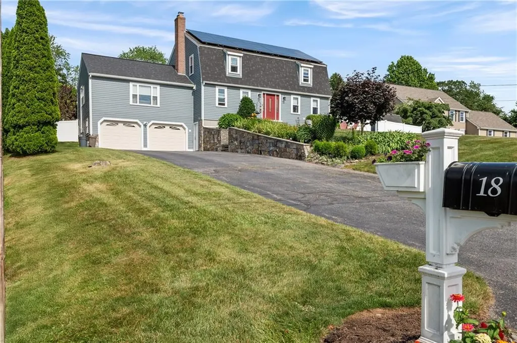 18 Valley Stream Drive Cumberland RI 02864