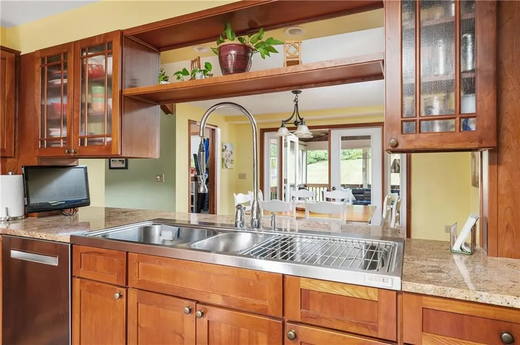 18 Valley Stream Drive Cumberland RI 02864