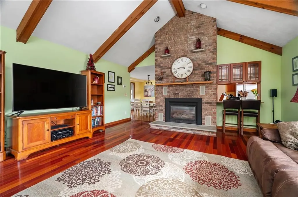 18 Valley Stream Drive Cumberland RI 02864