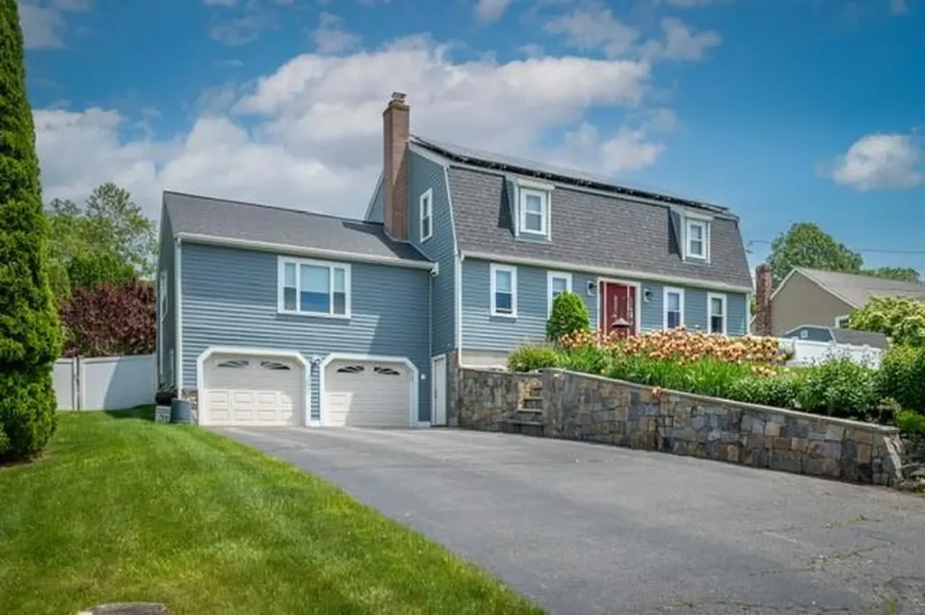 18 Valley Stream Drive Cumberland RI 02864