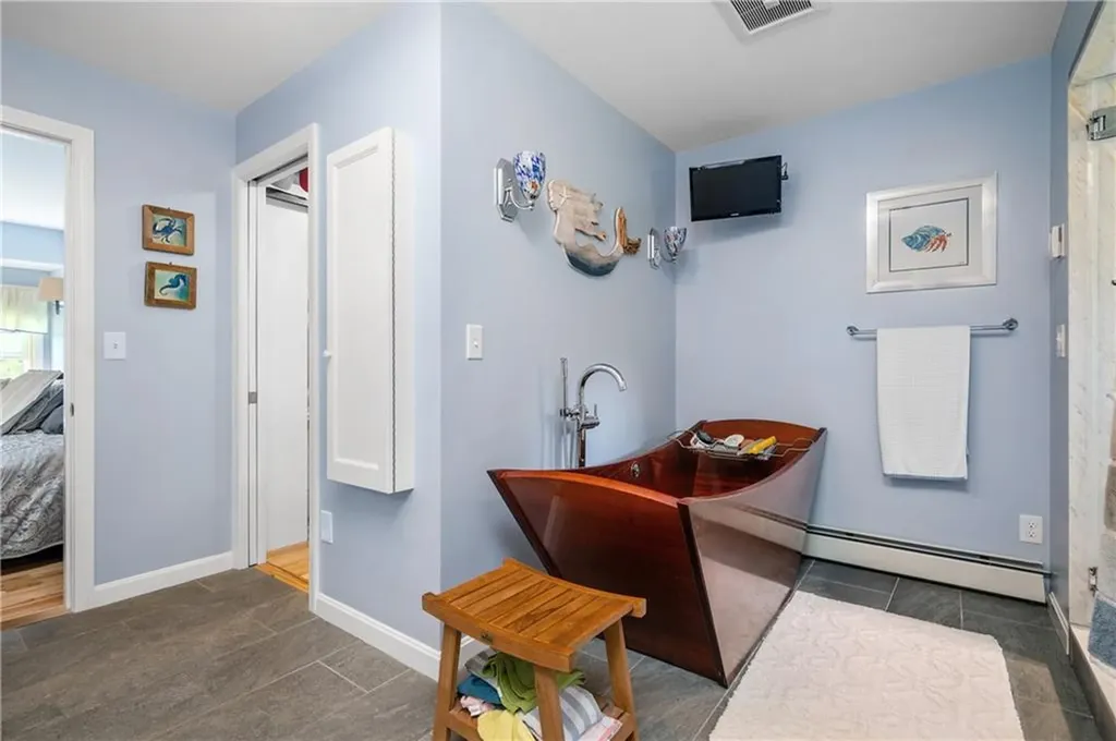 18 Valley Stream Drive Cumberland RI 02864