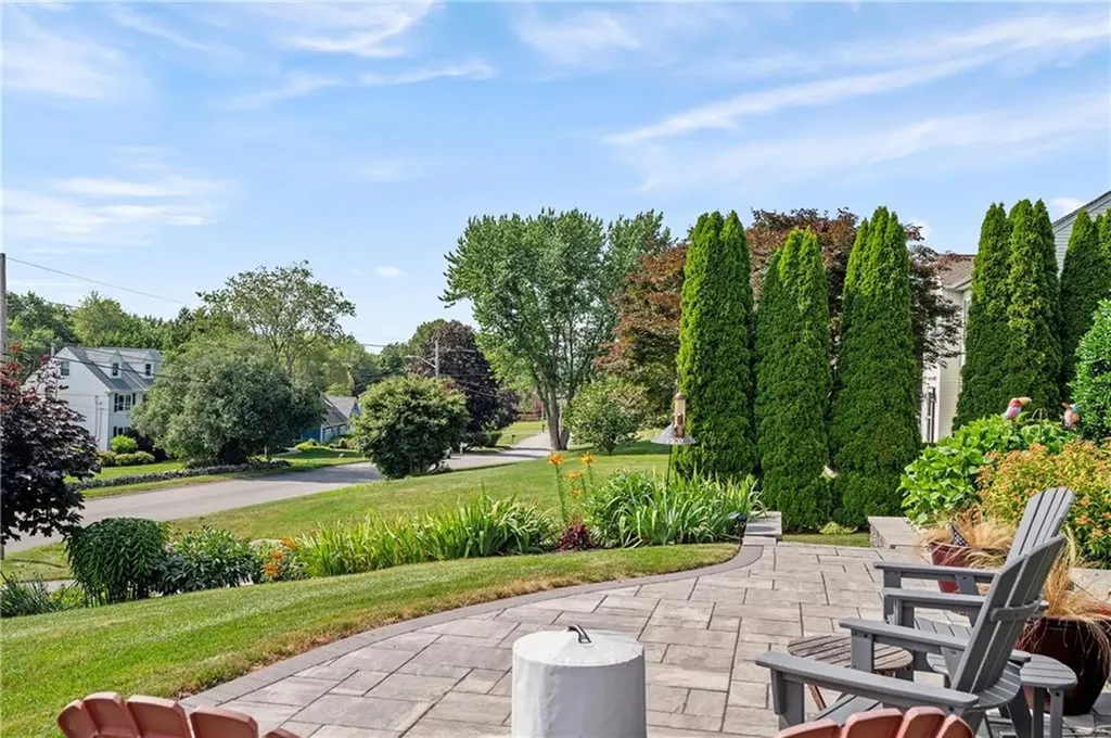 18 Valley Stream Drive Cumberland RI 02864