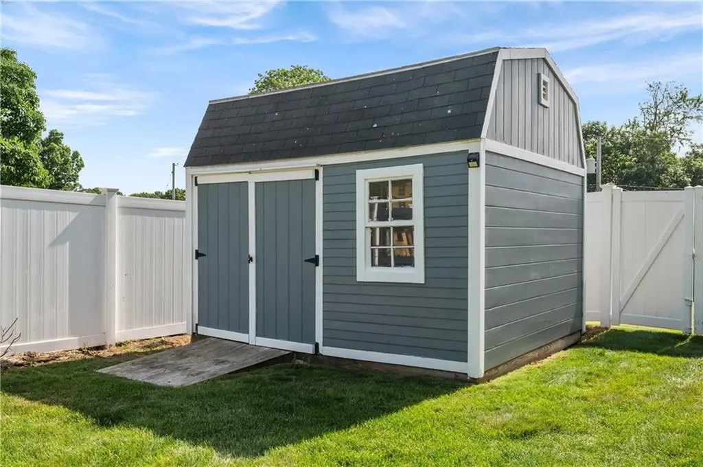18 Valley Stream Drive Cumberland RI 02864