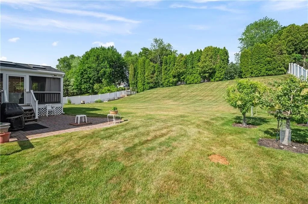 18 Valley Stream Drive Cumberland RI 02864