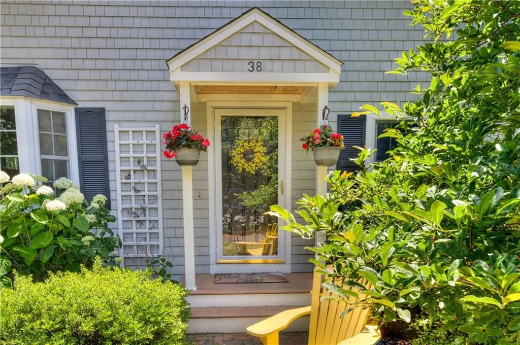38 Highland Avenue Barrington RI 02806