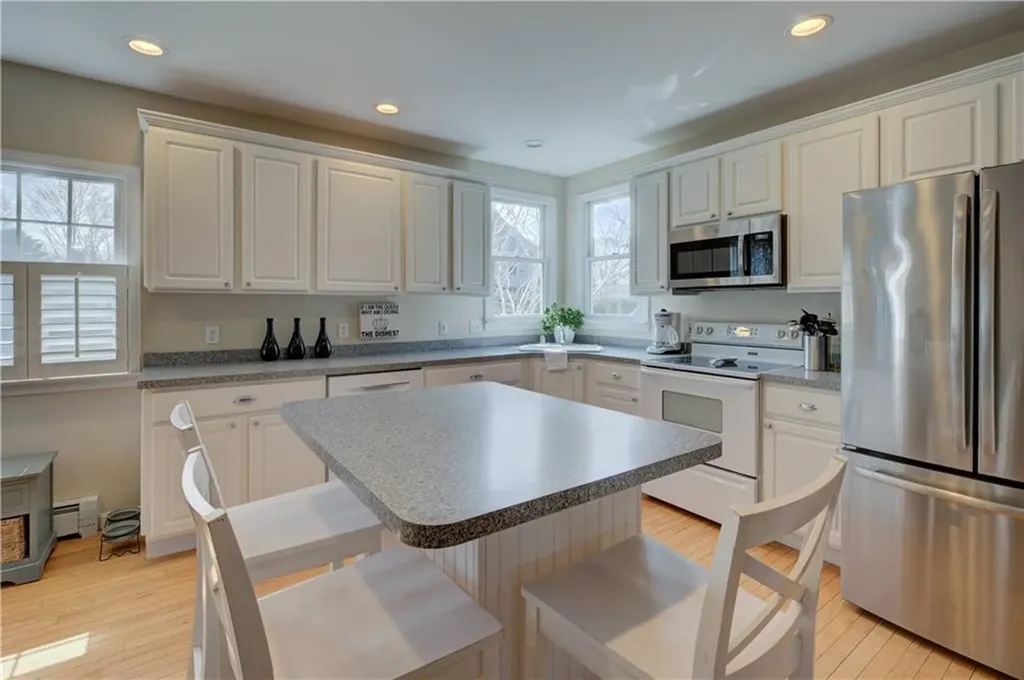 38 Highland Avenue Barrington RI 02806
