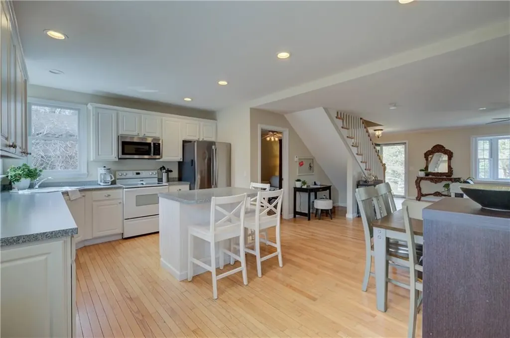 38 Highland Avenue Barrington RI 02806