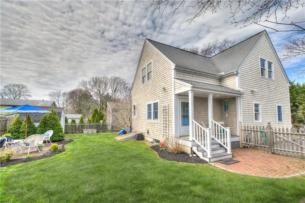 38 Highland Avenue Barrington RI 02806