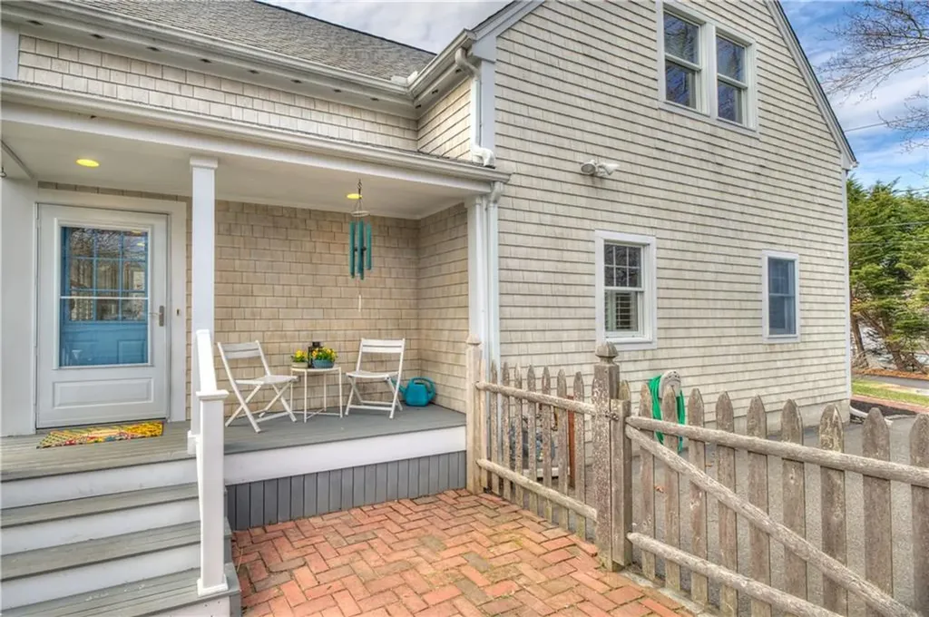 38 Highland Avenue Barrington RI 02806