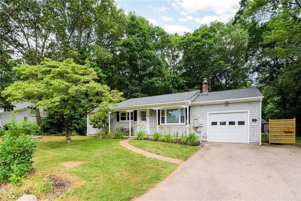 46 Stone Gate Drive North Kingstown RI 02852