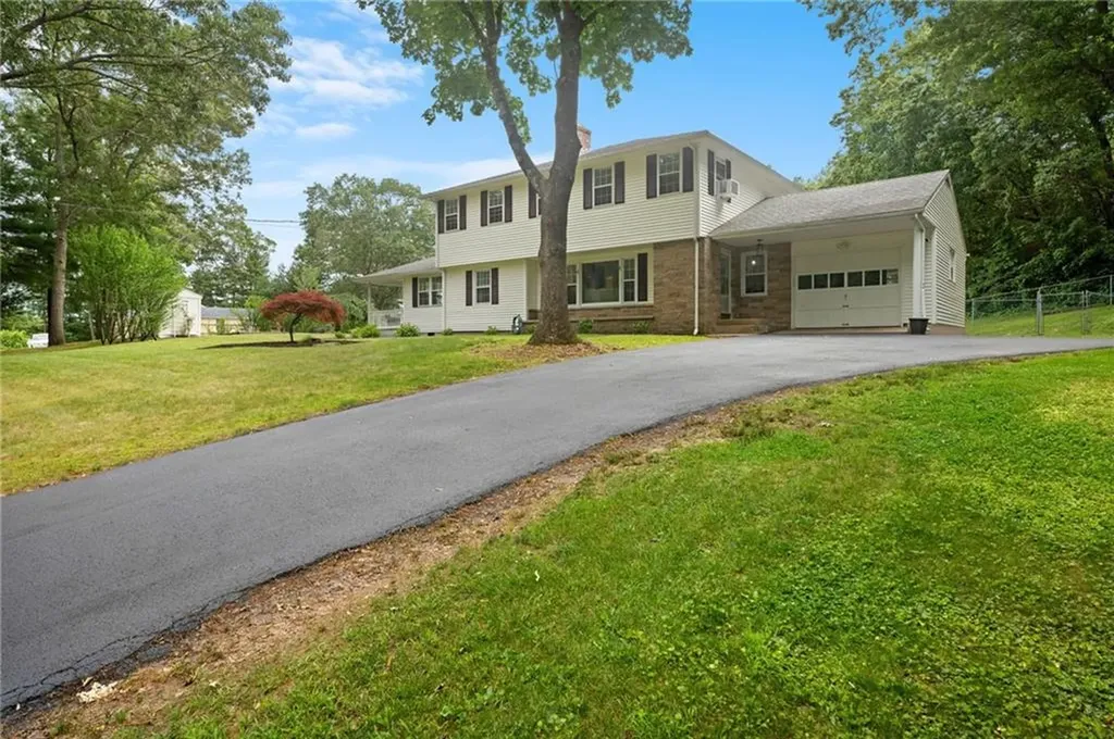 15 Bestwick Trail Coventry RI 02816