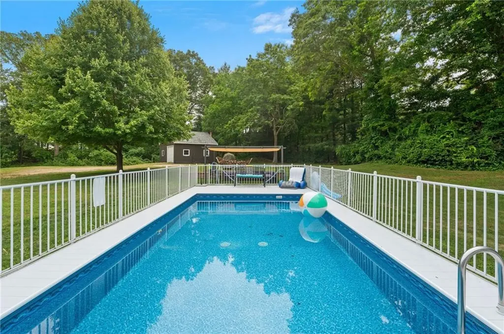 15 Bestwick Trail Coventry RI 02816