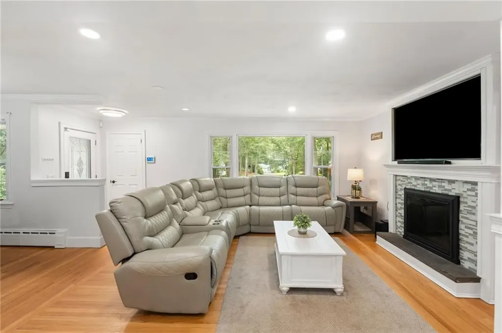15 Bestwick Trail Coventry RI 02816