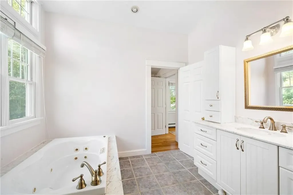 36 Kay Boulevard Newport RI 02840