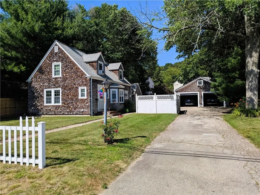 125 Roger Williams East Providence RI 02916