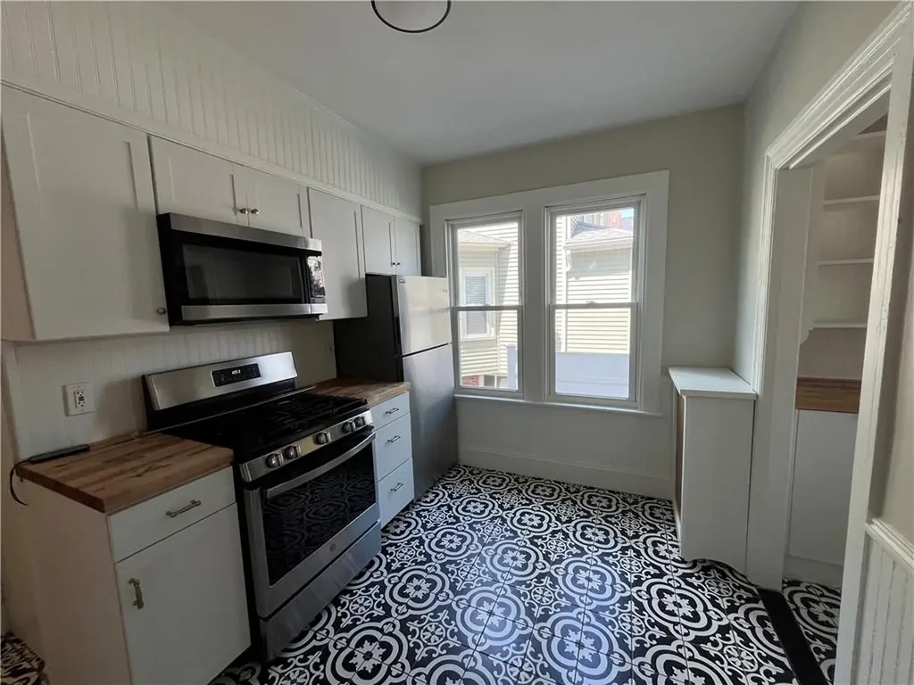 224 Rochambeau Avenue Providence RI 02906