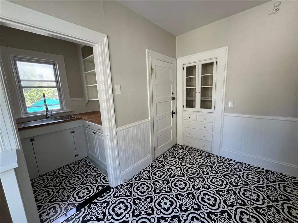 224 Rochambeau Avenue Providence RI 02906