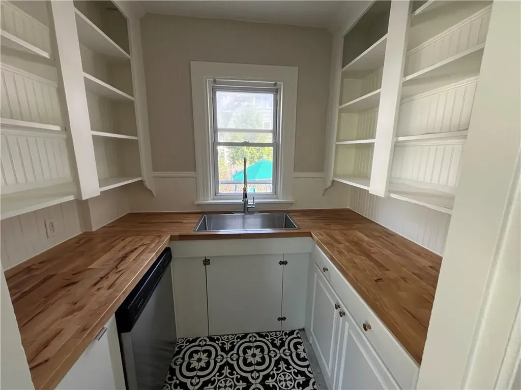 224 Rochambeau Avenue Providence RI 02906