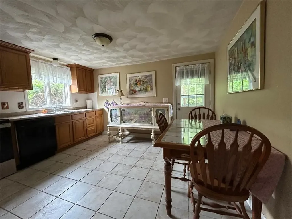 163 Reynolds Avenue Warwick RI 02889