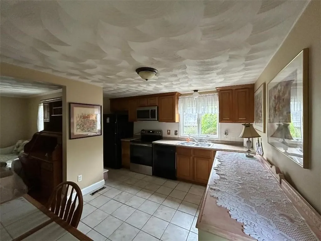 163 Reynolds Avenue Warwick RI 02889